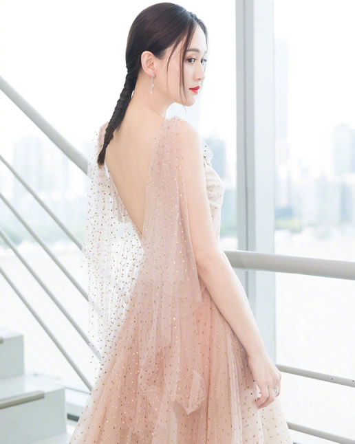 陈乔恩多变风格连衣裙:40岁依旧迷人的美且惊艳 陈乔恩多变风格连衣裙:40岁依旧迷人的美且惊艳