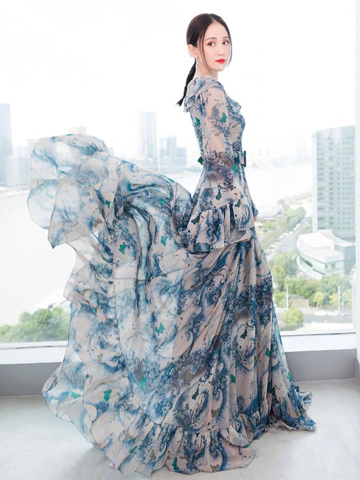 陈乔恩多变风格连衣裙:40岁依旧迷人的美且惊艳 陈乔恩多变风格连衣裙:40岁依旧迷人的美且惊艳