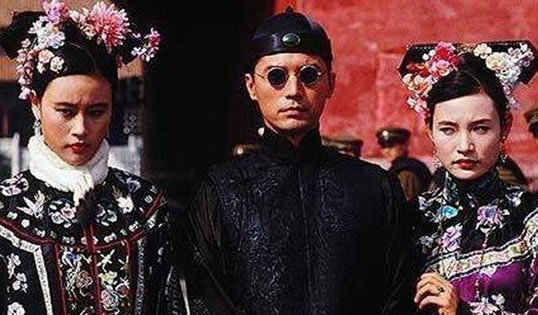 邬君梅陈冲长的真像?两人年轻照片很像的照片 邬君梅陈冲长的真像?两人年轻照片很像的照片