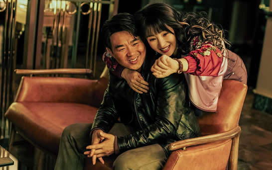 电影受益人讲述了什么？《受益人》主题曲及歌手介绍