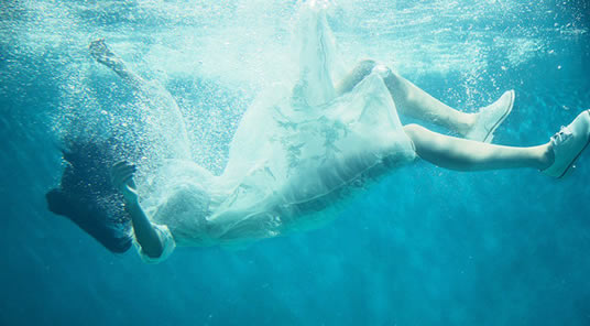 恐怖游泳馆晴柔谁扮演的？恐怖游泳馆演员表及剧照