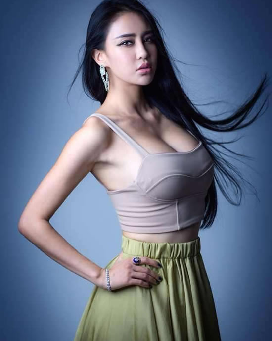 瑜伽教母母其弥雅照片：这就练瑜伽的身材模板