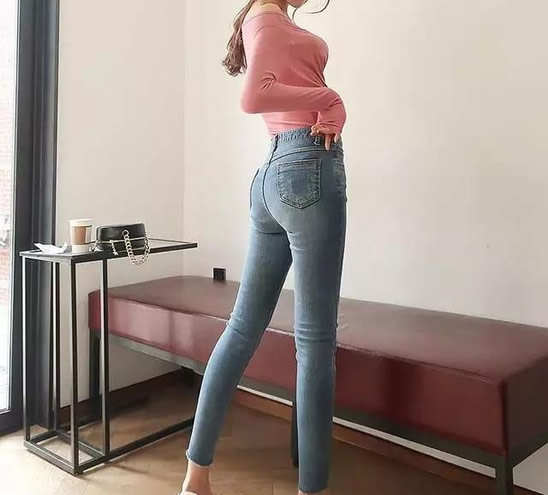 穿牛仔裤的美女：这样穿出街确实好看