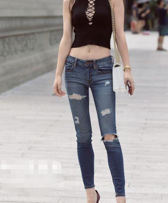 穿牛仔裤的美女：这样穿出街确实好看