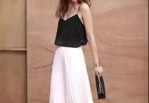 第一次穿小背心怎么不被发现 原来女生穿小背心这么美