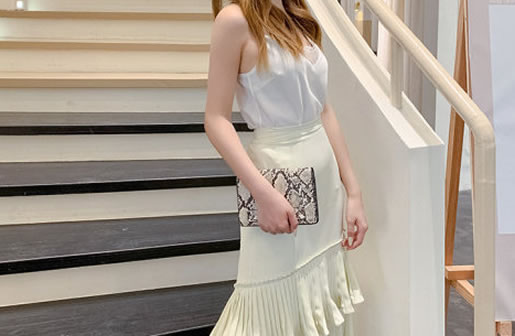 第一次穿小背心怎么不被发现 原来女生穿小背心这么美