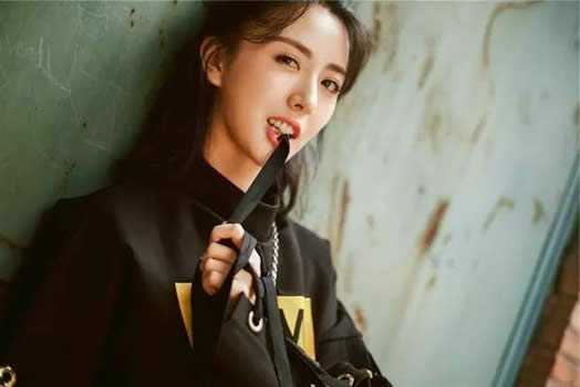 徐小飒图片及个人资料简介：徐小飒裙装高清图片