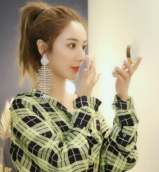 薇娅个人资料：网红薇娅写真照片集合