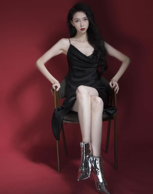 邱诗媛个人资料多大了 邱诗媛多种风格时尚写真