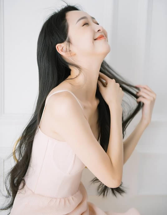 邱诗媛个人资料多大了 邱诗媛多种风格时尚写真