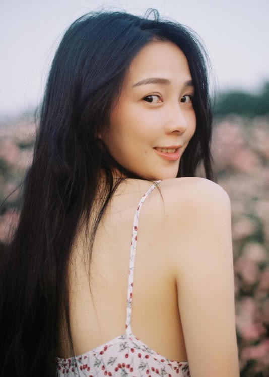 邱诗媛个人资料多大了 邱诗媛多种风格时尚写真