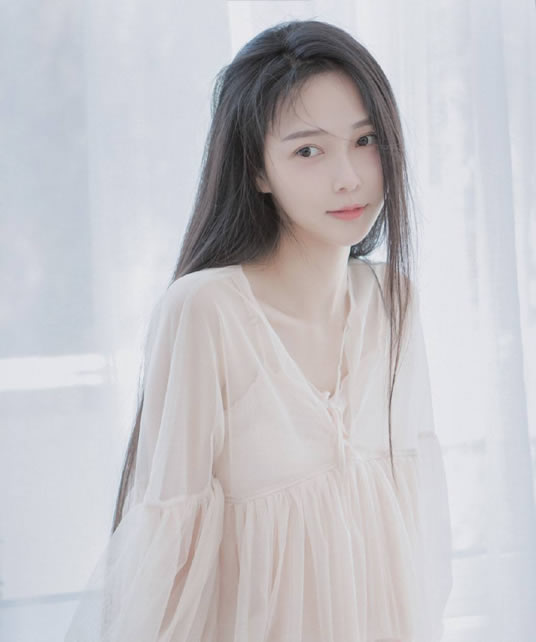 邱诗媛个人资料多大了 邱诗媛多种风格时尚写真