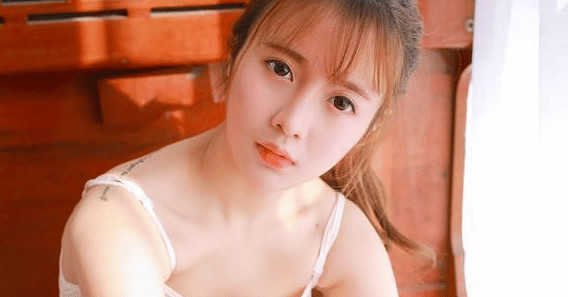 两对夫妻在一个房间换交 这对夫妻的人生经历令人向往 两对夫妻在一个房间换交 这对夫妻的人生经历令人向往