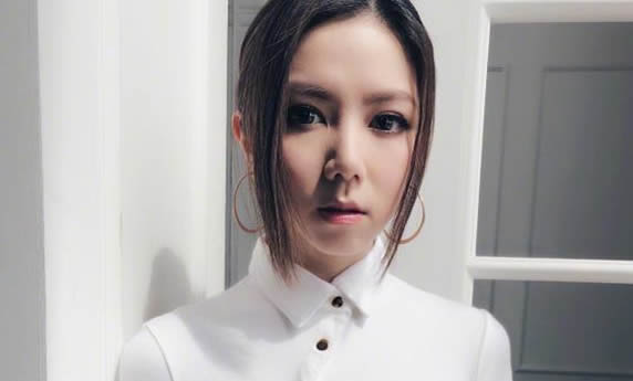 邓紫棋等九年的人是谁 为什么等九年背后始末经过