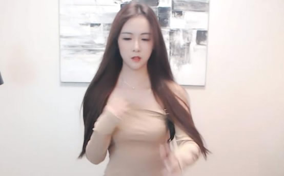 虎牙依然是婷er个人资料美照：婷er直播事故是什么情况