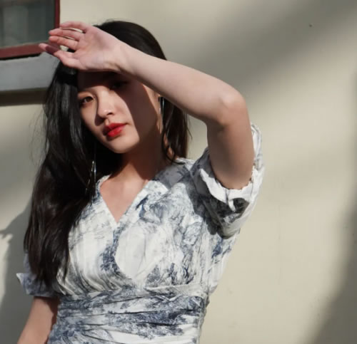 bebe女装——新文艺复兴下不一样的田园春歌 bebe女装——新文艺复兴下不一样的田园春歌