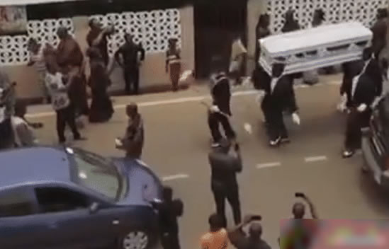 黑人抬棺bgm及背景音乐 黑人抬棺内容讲述了什么 黑人抬棺bgm及背景音乐 黑人抬棺内容讲述了什么