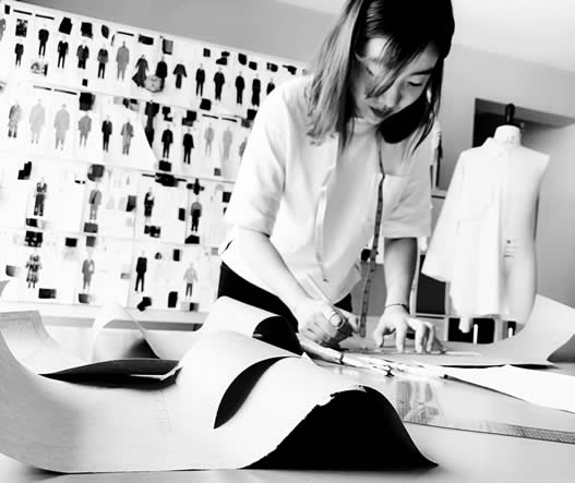 服装设计师刘露：《光影西东》是一场东西设计撞击之美的新生