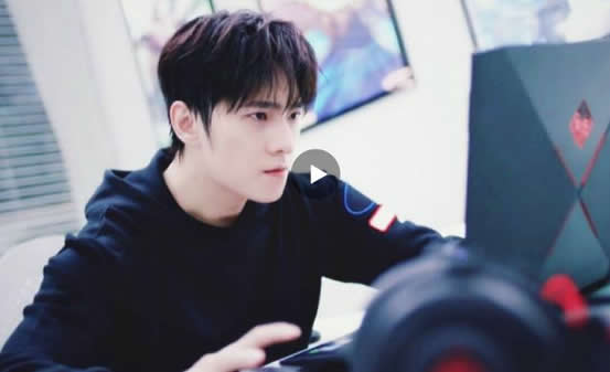 杨洋主演的电视剧 《特战荣耀》杨洋穿上军装帅炸了 杨洋主演的电视剧 《特战荣耀》杨洋穿上军装帅炸了