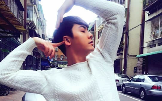 陈伟霆把猫唱睡着了画面软萌治愈 陈伟霆八卦个人资料 陈伟霆把猫唱睡着了画面软萌治愈 陈伟霆八卦个人资料