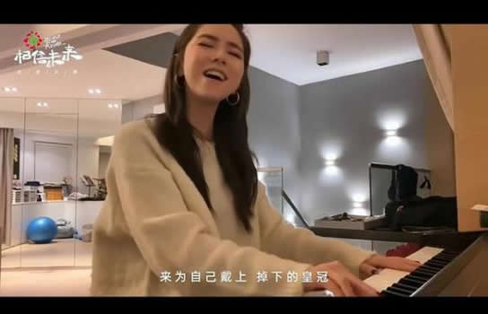 邓紫棋弹唱新的心跳太好听了 邓紫棋好听10首经典歌曲