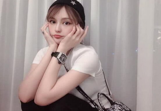 周扬青家里做什么的 周扬青是富二代吗？