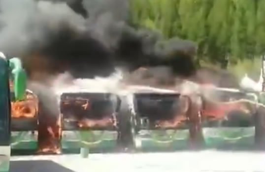 随手丢烟头烧了6辆公交车 原因及画面具体什么情况? 随手丢烟头烧了6辆公交车 原因及画面具体什么情况?