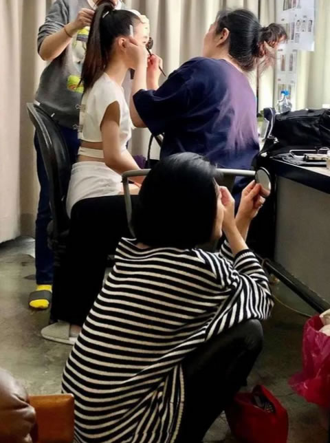 小S大女儿为生物纤维面膜硬核鼻祖宠爱之名拍摄广告