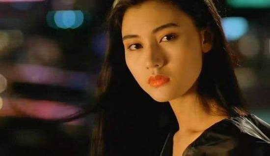 李嘉欣年轻时有多美？李嘉欣年轻时的图片