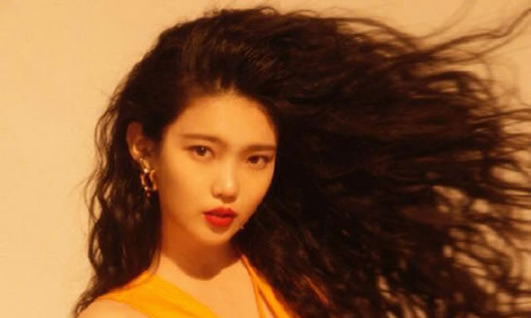 李熙凝个人资料简介及家境:李熙凝淡黄的长裙写真 李熙凝个人资料简介及家境:李熙凝淡黄的长裙写真