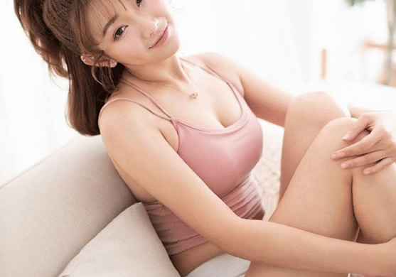 求解接吻时男生的手在干嘛