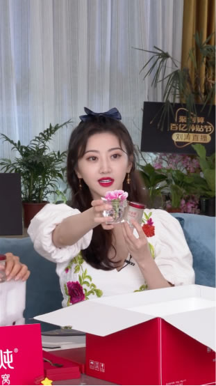 景甜空降刘涛百亿补贴直播间 小仙炖圈粉两大女神