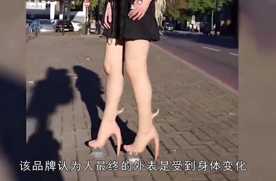 女子光着畸形脚上街画面 真相令人意外（真人皮肤高跟鞋）