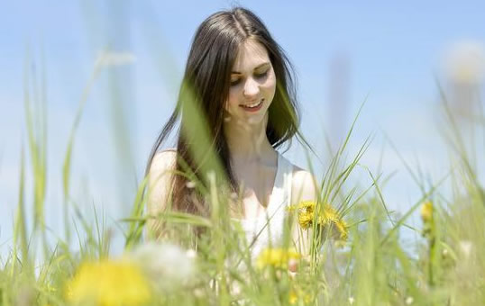 女生哪些动作会让男生激动想吻你