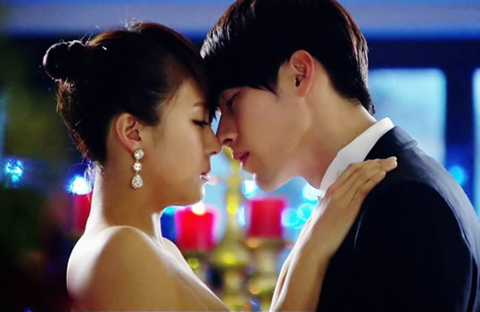 女生哪些动作会让男生激动想吻你