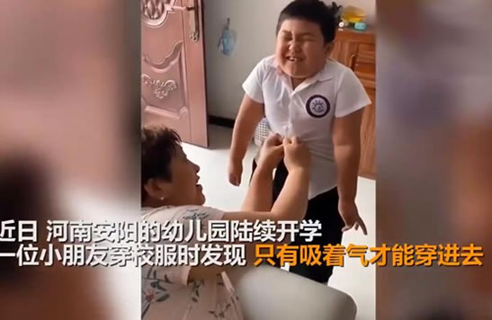 男孩为穿上校服小脸都在使劲 6岁95斤孩子太胖该怎么办 男孩为穿上校服小脸都在使劲 6岁95斤孩子太胖该怎么办