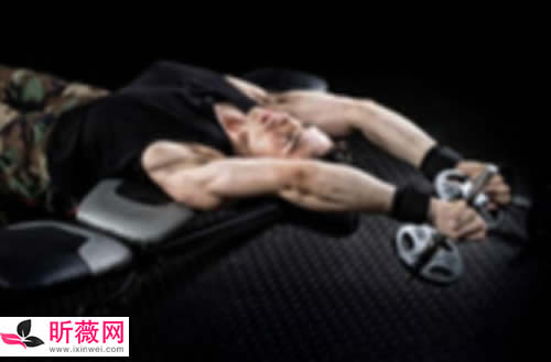 练胸肌的动作 锻炼胸大肌的十个动作 练胸肌的动作 锻炼胸大肌的十个动作