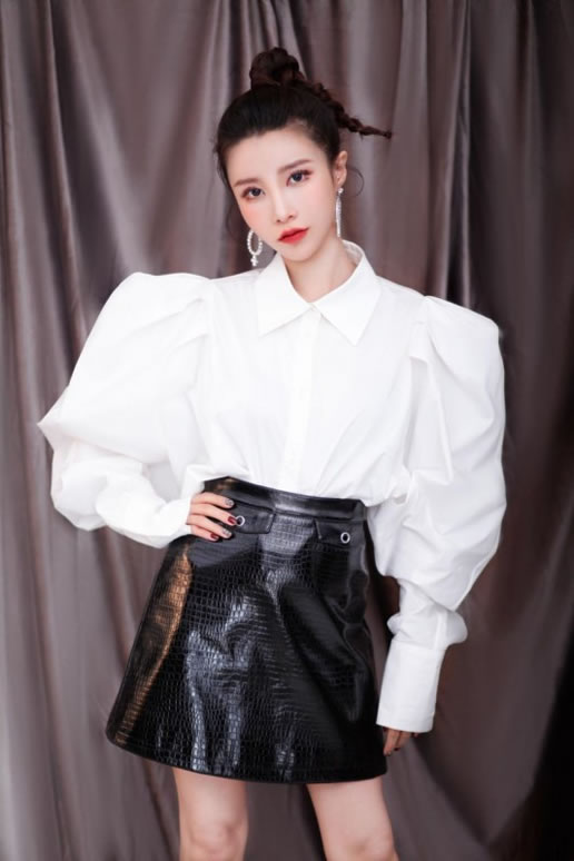 张沫凡约饭岳云鹏沙溢 直播间综艺或成潮流