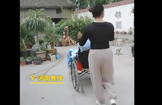 女儿为植物人父亲打造花园 和爸爸一起15年是最幸福的