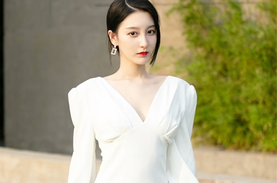 李熙凝方否认与嘉羿恋情 请谨慎吃瓜与嘉羿被拍是金尤美？