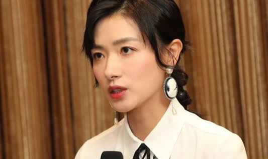 秦昊问万茜我不是男神吗 事件经过及原因令人哭笑不得