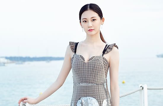 苗苗个人资料年龄 苗苗郑恺什么时候在一起的