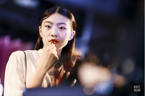 了解2021春妆趋势,玛丽黛佳揭秘时装周后台 了解2021春妆趋势,玛丽黛佳揭秘时装周后台