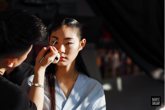 了解2021春妆趋势,玛丽黛佳揭秘时装周后台 了解2021春妆趋势,玛丽黛佳揭秘时装周后台