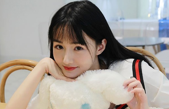 黄馨瑶个人资料及年龄多大了 黄馨瑶郑爽像吗对比照曝光 黄馨瑶个人资料及年龄多大了 黄馨瑶郑爽像吗对比照曝光