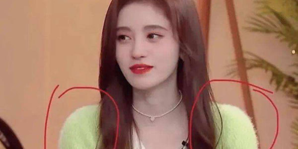 鞠婧祎垫肩是什么梗