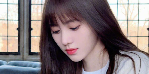 鞠婧祎垫肩是什么梗