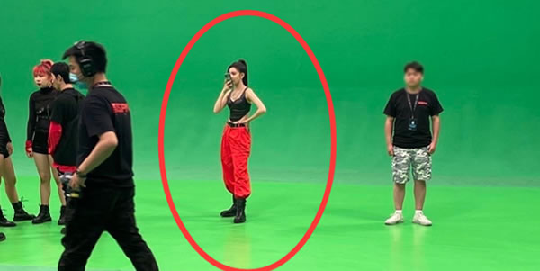 宋妍霏分手当日片场状态