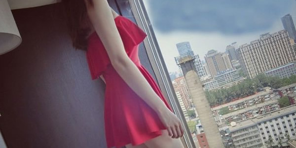 皮肤黑穿什么颜色的衣服好看