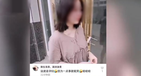 准妈妈被自己宝宝彩超丑哭